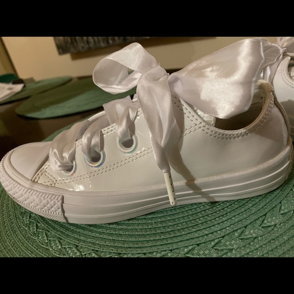 White CONVERSE with iridescent details. - Picture 4 of 8
